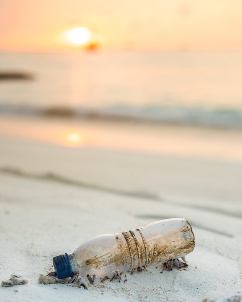 photo bouteille sur plage